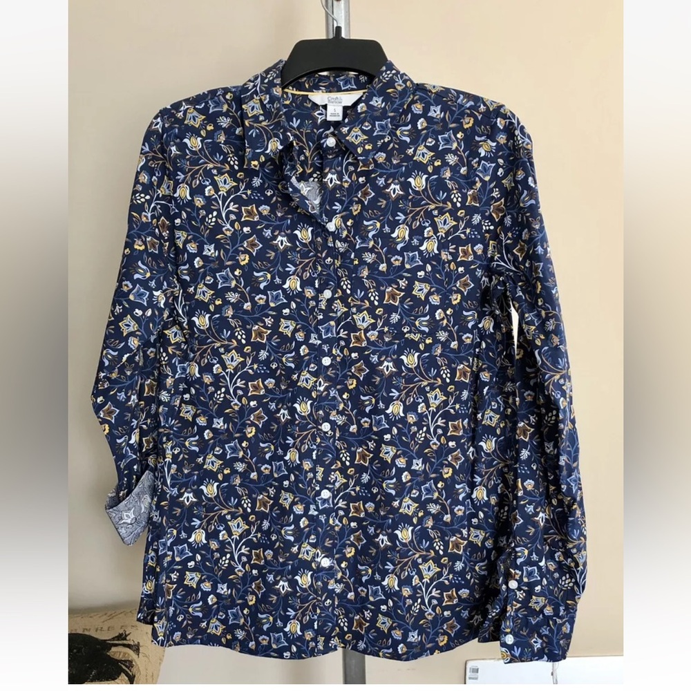 Croft and Barrow Women's Top Small Button up Long Sleeve Blue Floral Stretch
